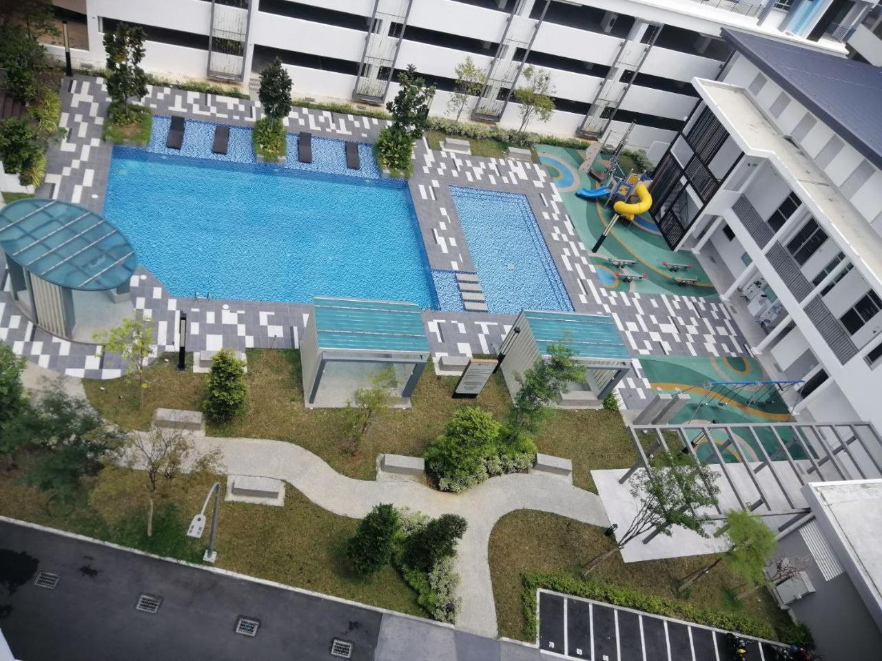 Apartment Pool View 5-6 Pax Luxury